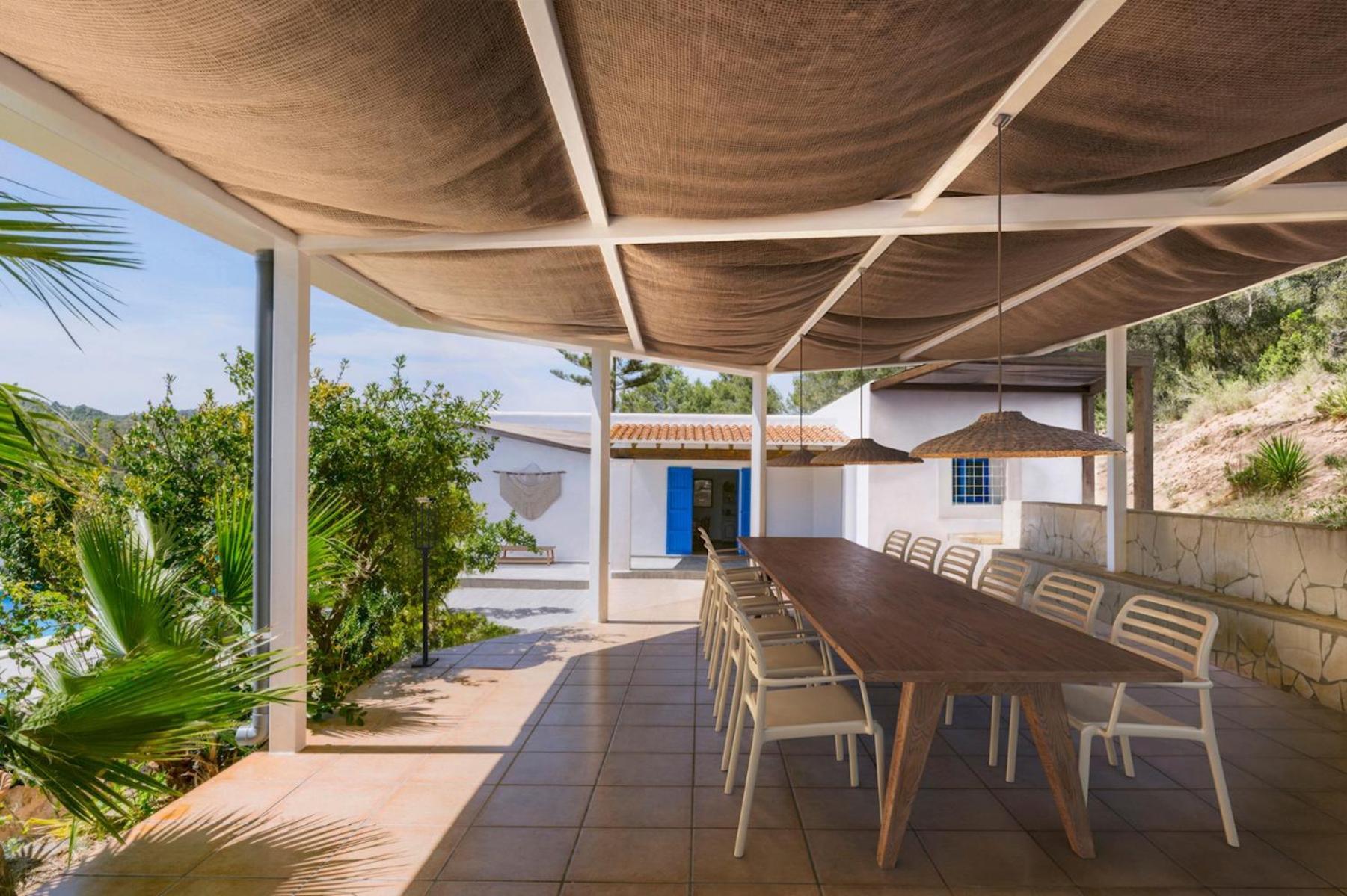 Alexa Charming Is Just A 10 Min Drive To Either Playa Den Bossa Or San Antonio * Sant Josep de sa Talaia